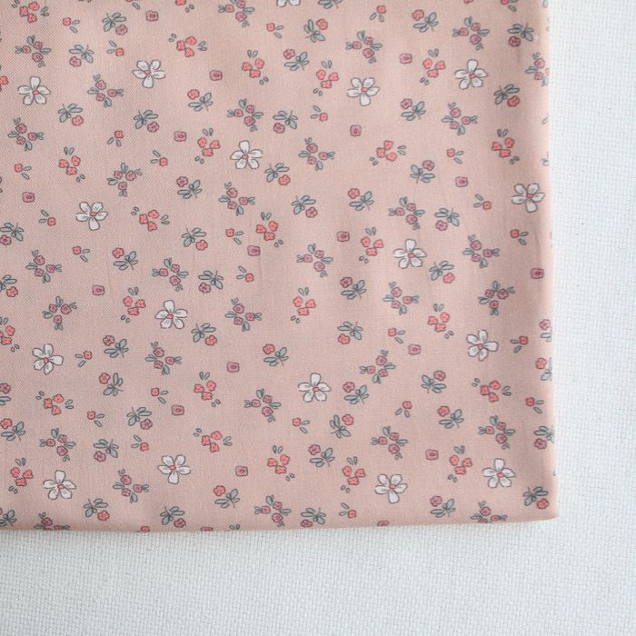 Manon - Tissu sergé de coton organique fin imprimé fond rose nude