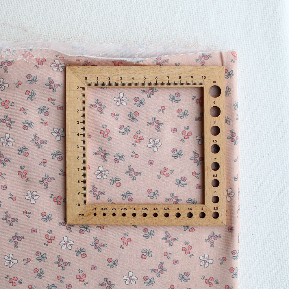 Manon - Tissu sergé de coton organique fin imprimé fond rose nude
