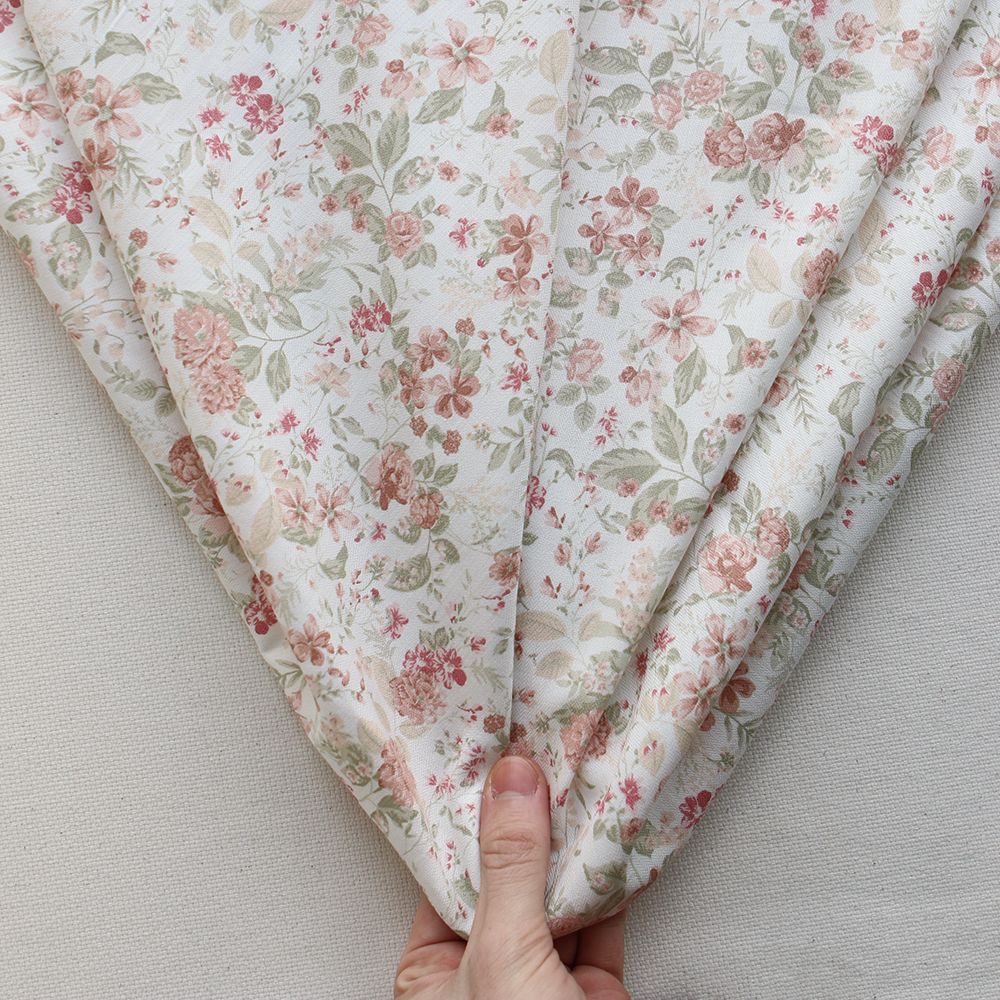 Magali - Tissu coton texturé imprimé fleuri nude