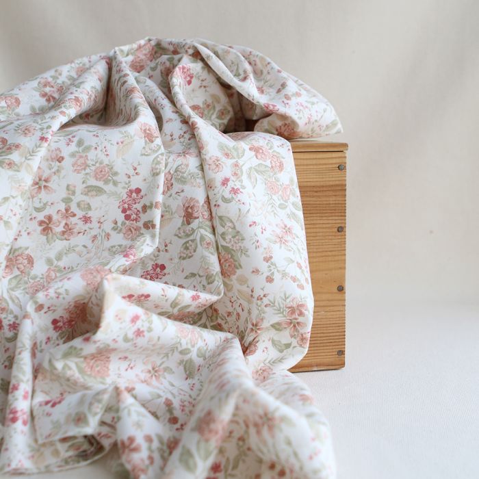 Magali - Tissu coton texturé imprimé fleuri nude