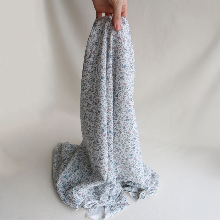 Lexie - Batiste de coton SILKYNE à imprimé fleuri teintes de gris et bleu
