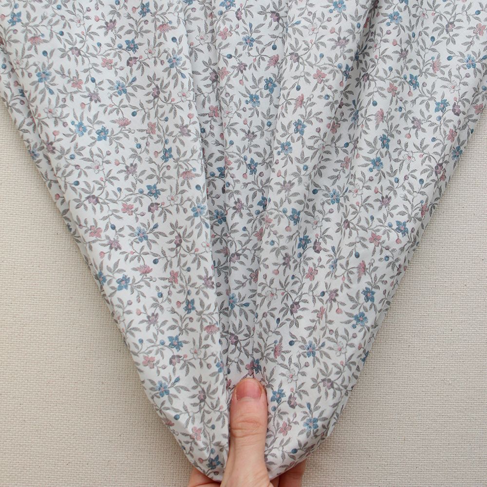 Lexie - Batiste de coton SILKYNE à imprimé fleuri teintes de gris et bleu