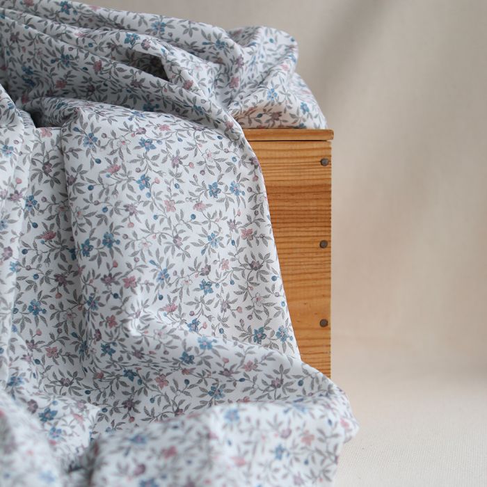 Lexie - Batiste de coton SILKYNE à imprimé fleuri teintes de gris et bleu