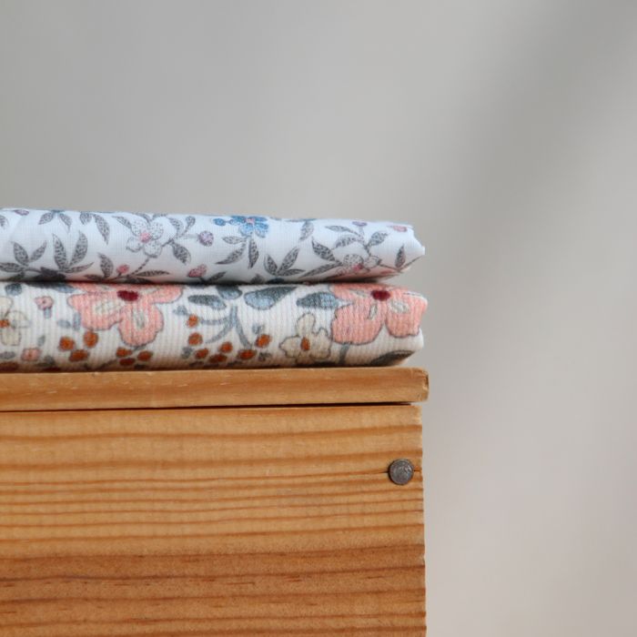 Lexie - Batiste de coton SILKYNE à imprimé fleuri teintes de gris et bleu