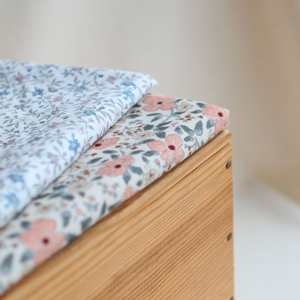 Lexie - Batiste de coton SILKYNE à imprimé fleuri teintes de gris et bleu