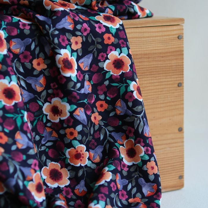 Cassia - Viscose imprimée qualité EcoVero fond noir