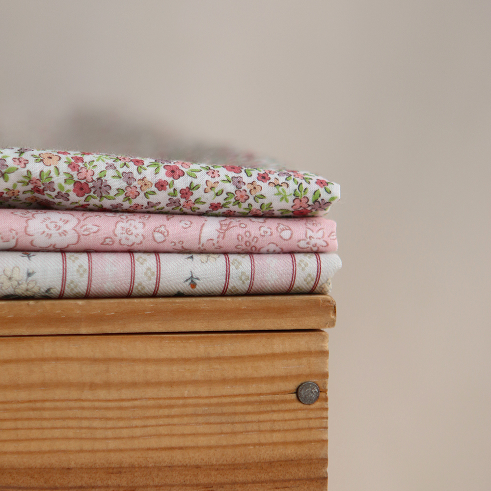 Tissu coton organique popeline BIO fleuri vintage batiste Lison rose