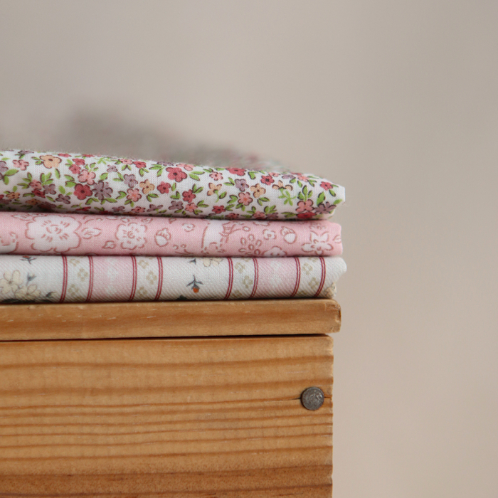 Tissu coton organique popeline BIO fleuri vintage batiste Lison rose