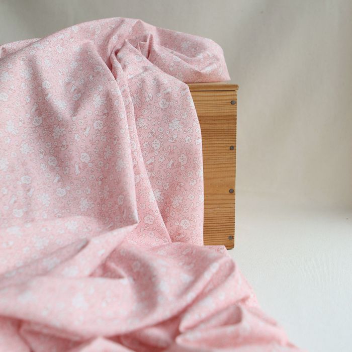 Gus - Batiste de coton Bio SILKYNE imprimé petit fleuri et souris subtiles ton sur ton rose poudré
