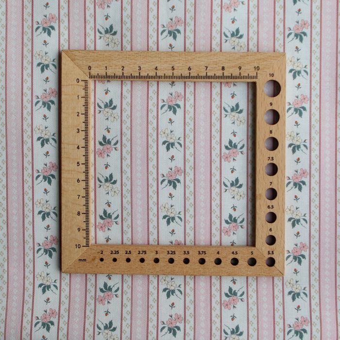 Abigail - Tissu sergé de coton organique fin imprimé rayures et fleurs rose poudré