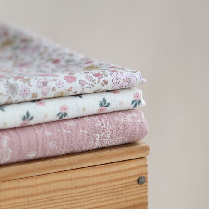 Gus - Batiste de coton Bio SILKYNE imprimé petit fleuri et souris subtiles rose poudré
