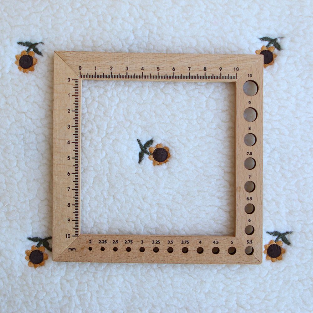 Tissu teddy brodé petits tournesols coloris écru
