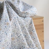 Gus - Batiste de coton Bio SILKYNE imprimé petit fleuri et souris subtiles bleu poudré