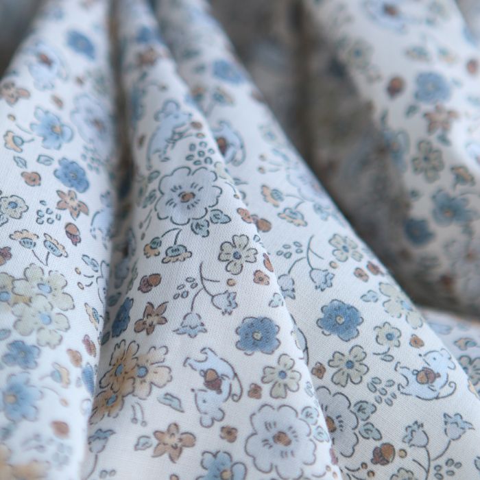 Gus - Batiste de coton Bio SILKYNE imprimé petit fleuri et souris subtiles bleu poudré
