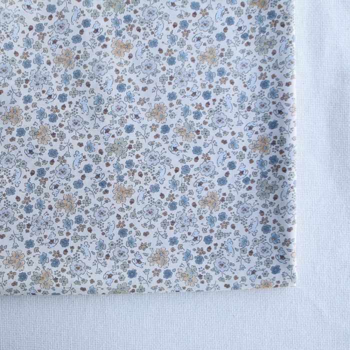 Gus - Batiste de coton Bio SILKYNE imprimé petit fleuri et souris subtiles bleu poudré
