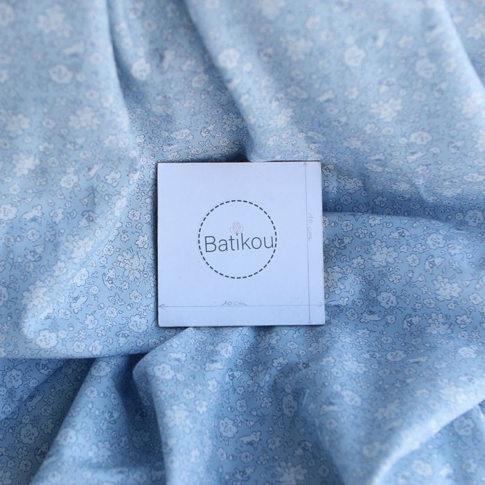 Gus - Batiste de coton Bio SILKYNE imprimé petit fleuri et souris subtiles ton sur ton bleu poudré