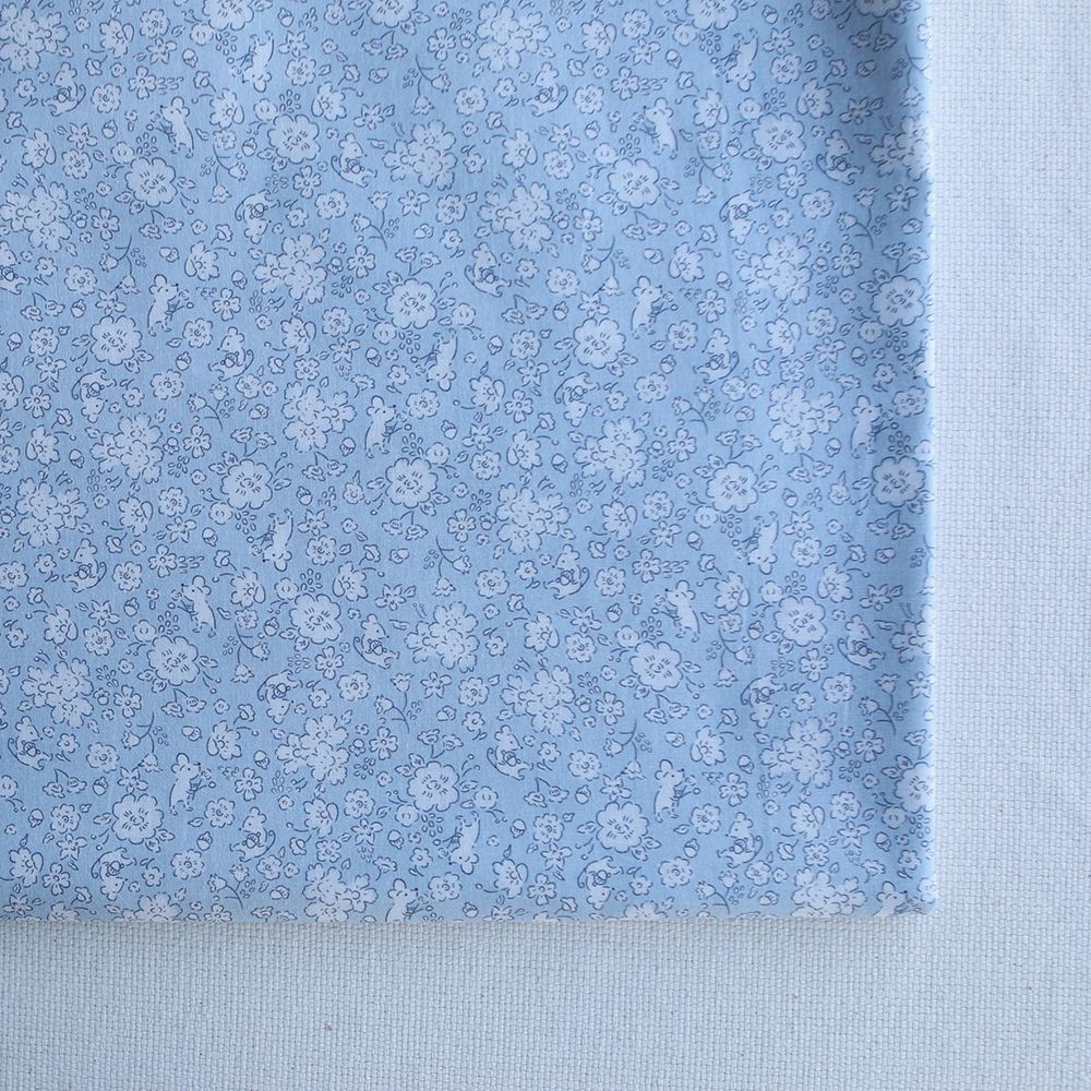 Gus - Batiste de coton Bio SILKYNE imprimé petit fleuri et souris subtiles ton sur ton bleu poudré