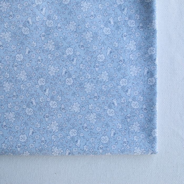 Gus - Batiste de coton Bio SILKYNE imprimé petit fleuri et souris subtiles ton sur ton bleu poudré
