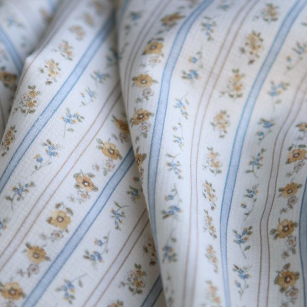 Tissu Paloma, petit piqué de coton gratté bio rayures et fleuri beige ocre et bleu poudré 2