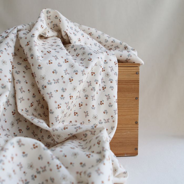 Manon - Piqué de coton organique gratté imprimé fleuri caramel
