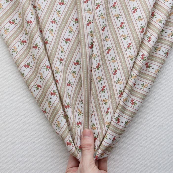 Abigail - Tissu sergé de coton organique fin imprimé rayures et fleurs beige