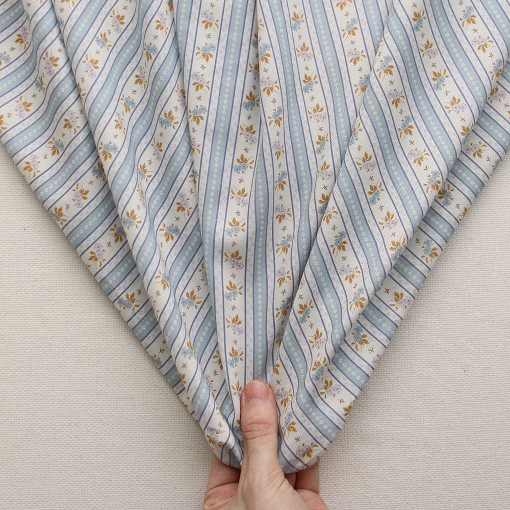 Abigail - Tissu sergé de coton organique fin imprimé rayures et fleurs bleu