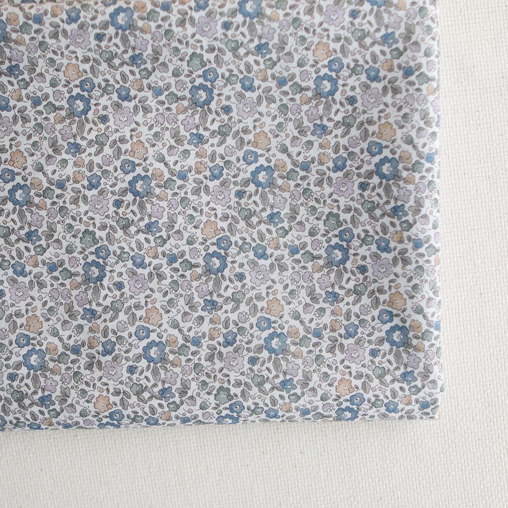 Catalina - Batiste de coton SILKYNE à imprimé fleuri bleu tendre