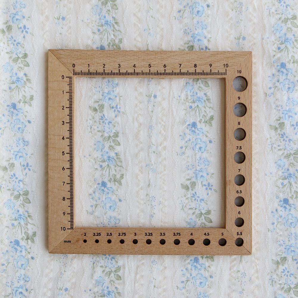 Camille - Tissu coton jacquard seersucker fond écru fleuri bleu clair