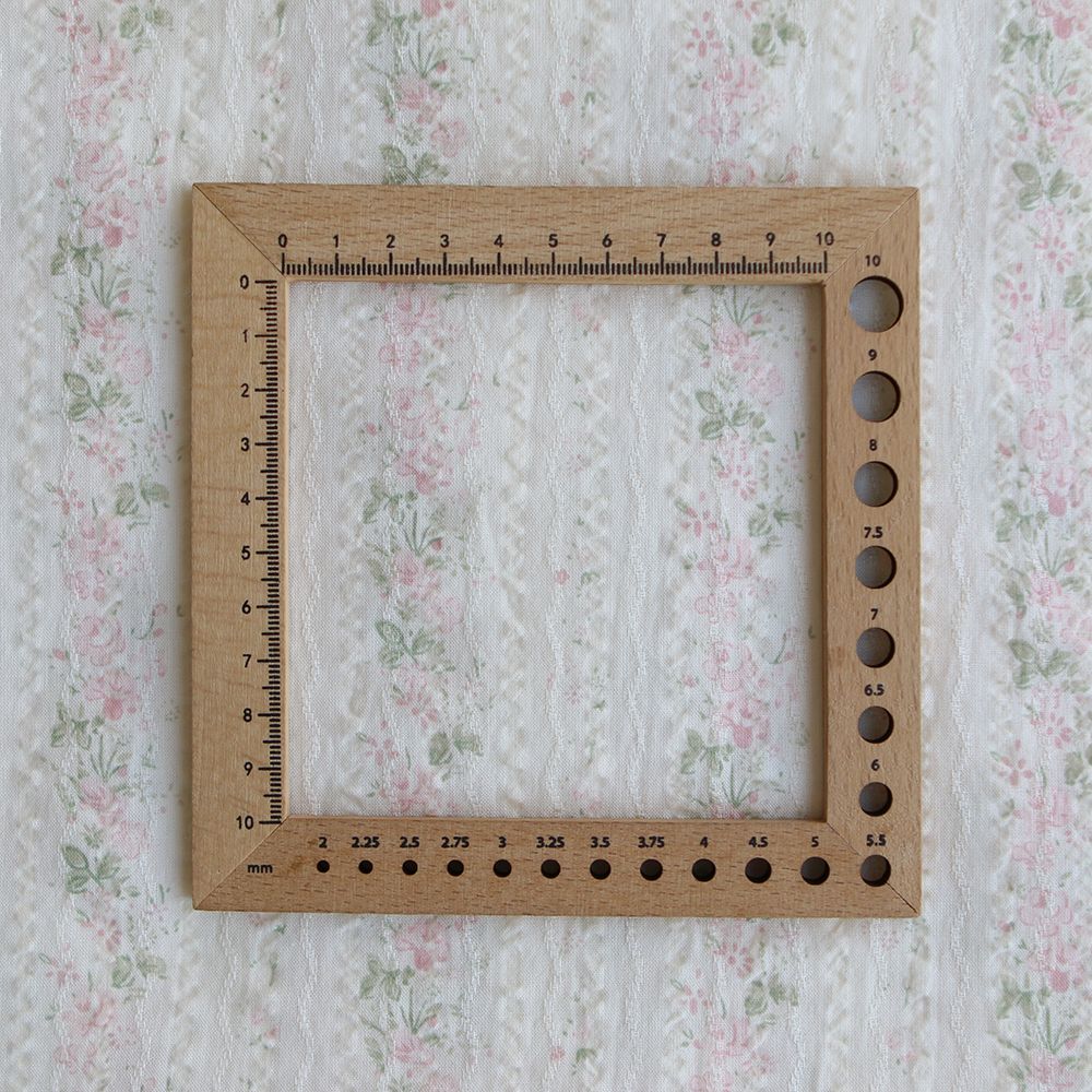 Camille - Tissu coton jacquard seersucker fond écru fleuri rose clair