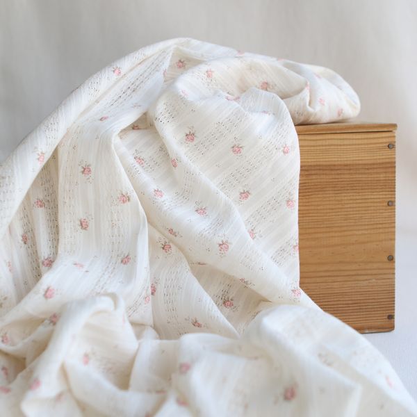 Mabel - Tissu coton jacquard fond écru fleuri rose poudré