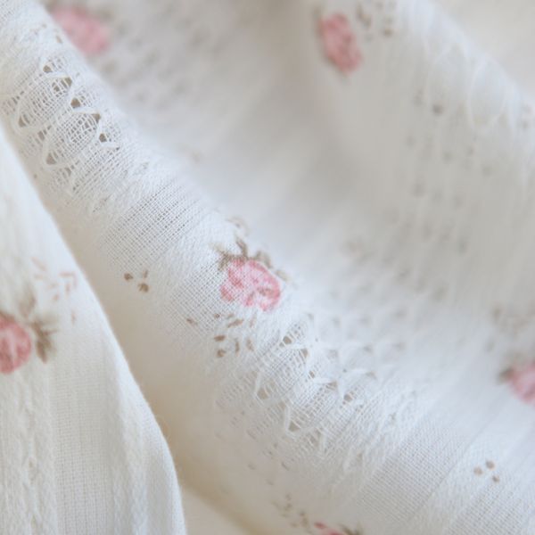 Mabel - Tissu coton jacquard fond écru fleuri rose poudré 2