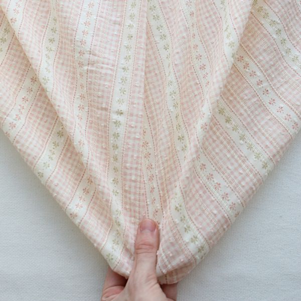 Jane - Tissu coton plumetis vichy écru et rose poudré 2