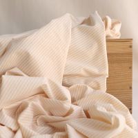 Seersucker / Coton gaufré rayures fines 2mm fraise vanille