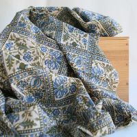 Tissu indien Prisha en coton hand block, fond écru teintes vert et bleu