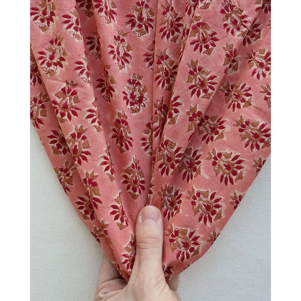 Vasanti B - Tissu indien en coton imprimé main, hand block corail chaud