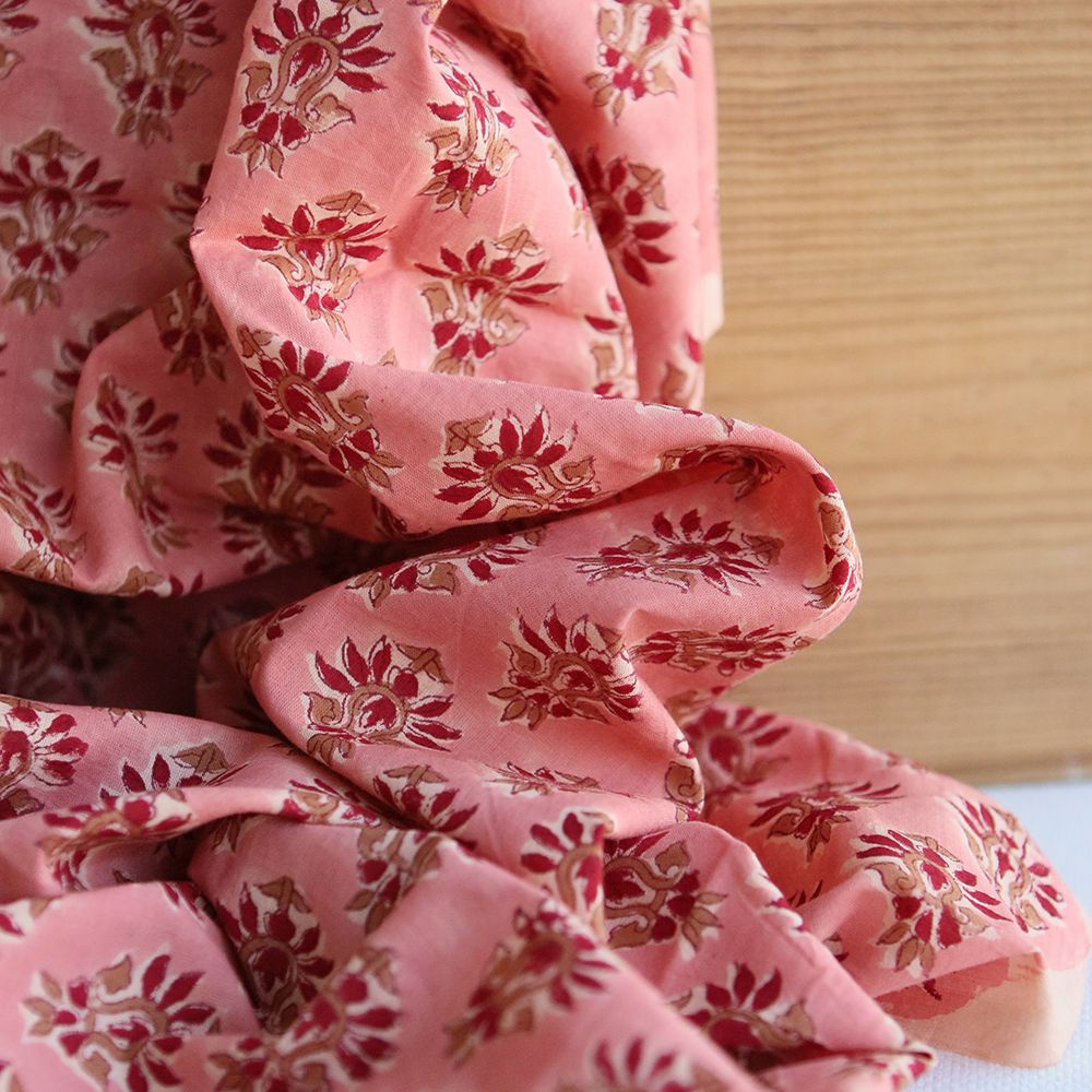 Vasanti B - Tissu indien en coton imprimé main, hand block corail chaud