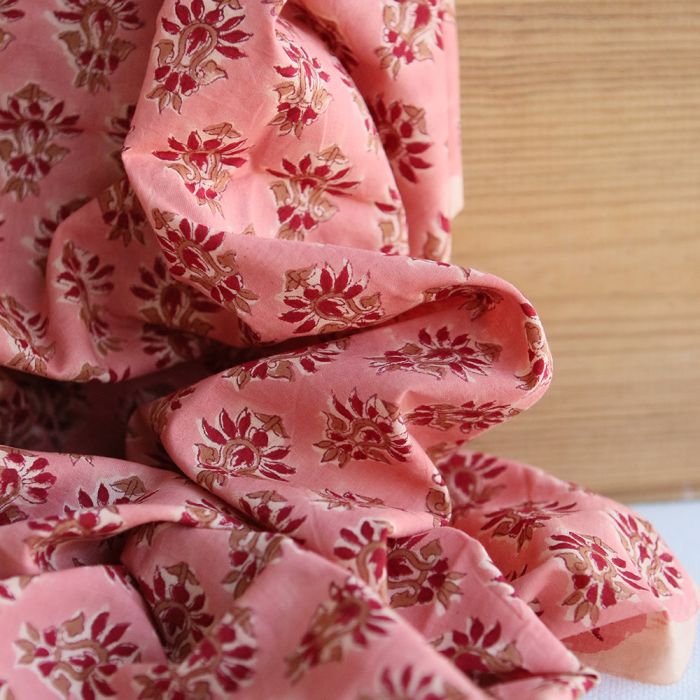 Vasanti B - Tissu indien en coton imprimé main, hand block corail chaud