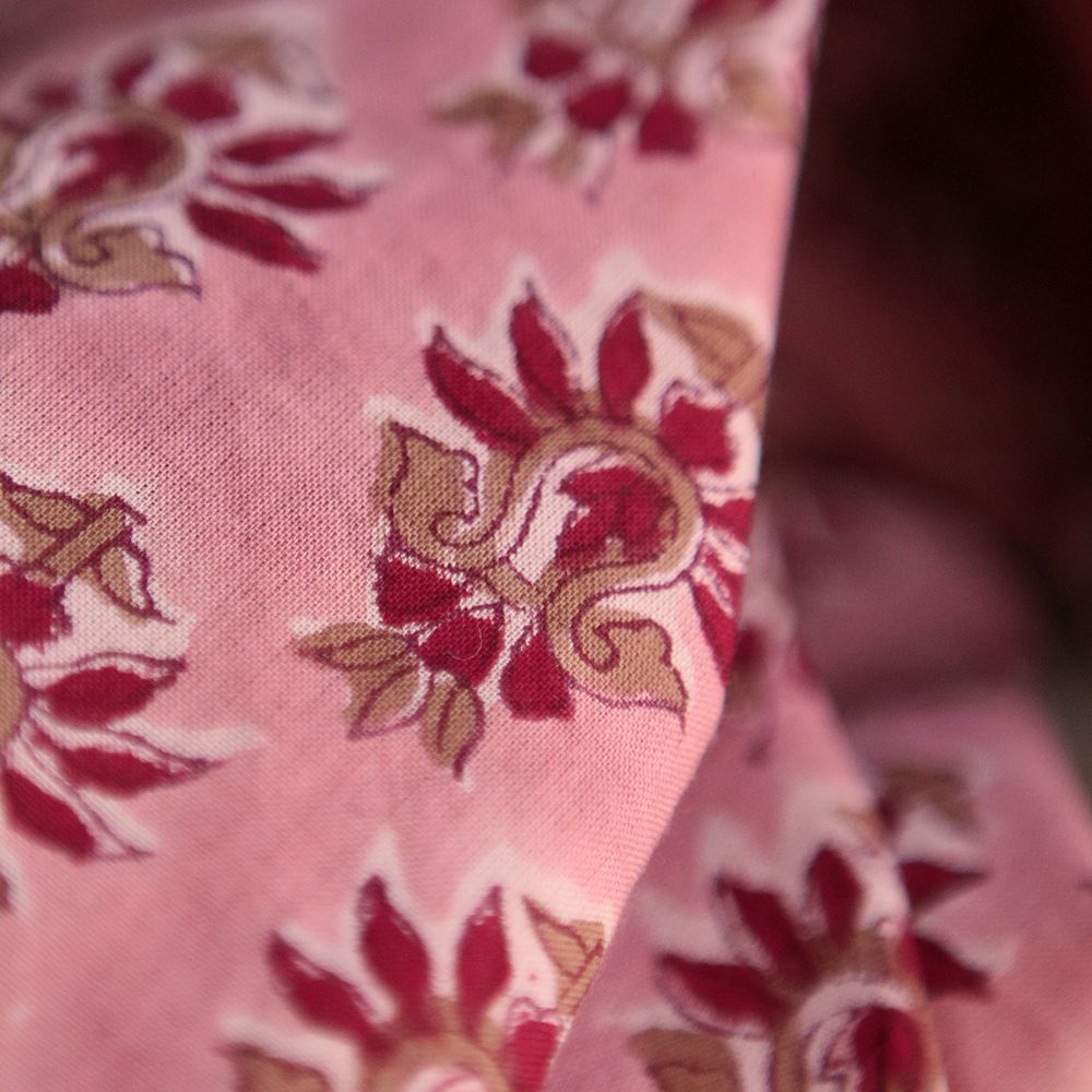 Vasanti B - Tissu indien en coton imprimé main, hand block corail chaud