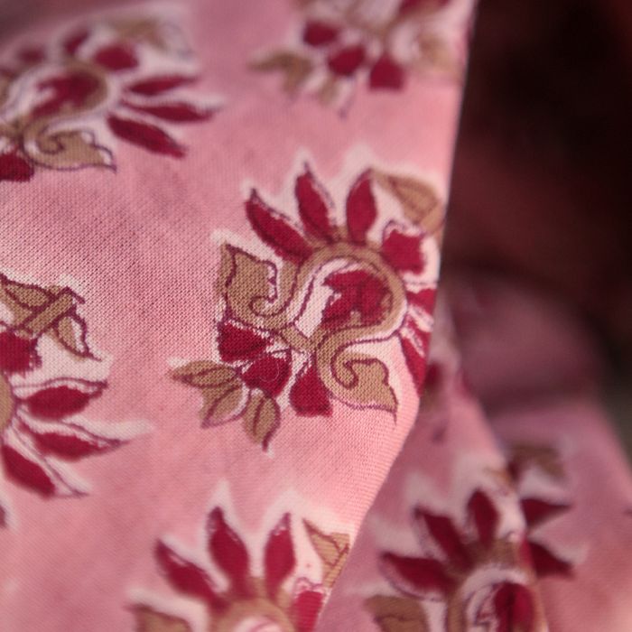 Vasanti B - Tissu indien en coton imprimé main, hand block corail chaud