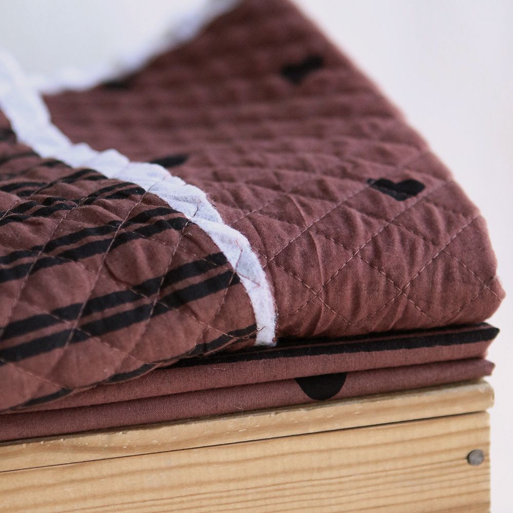 Dilara - Tissu indien en coton imprimé main, hand block cœurs noirs sur fond cacao