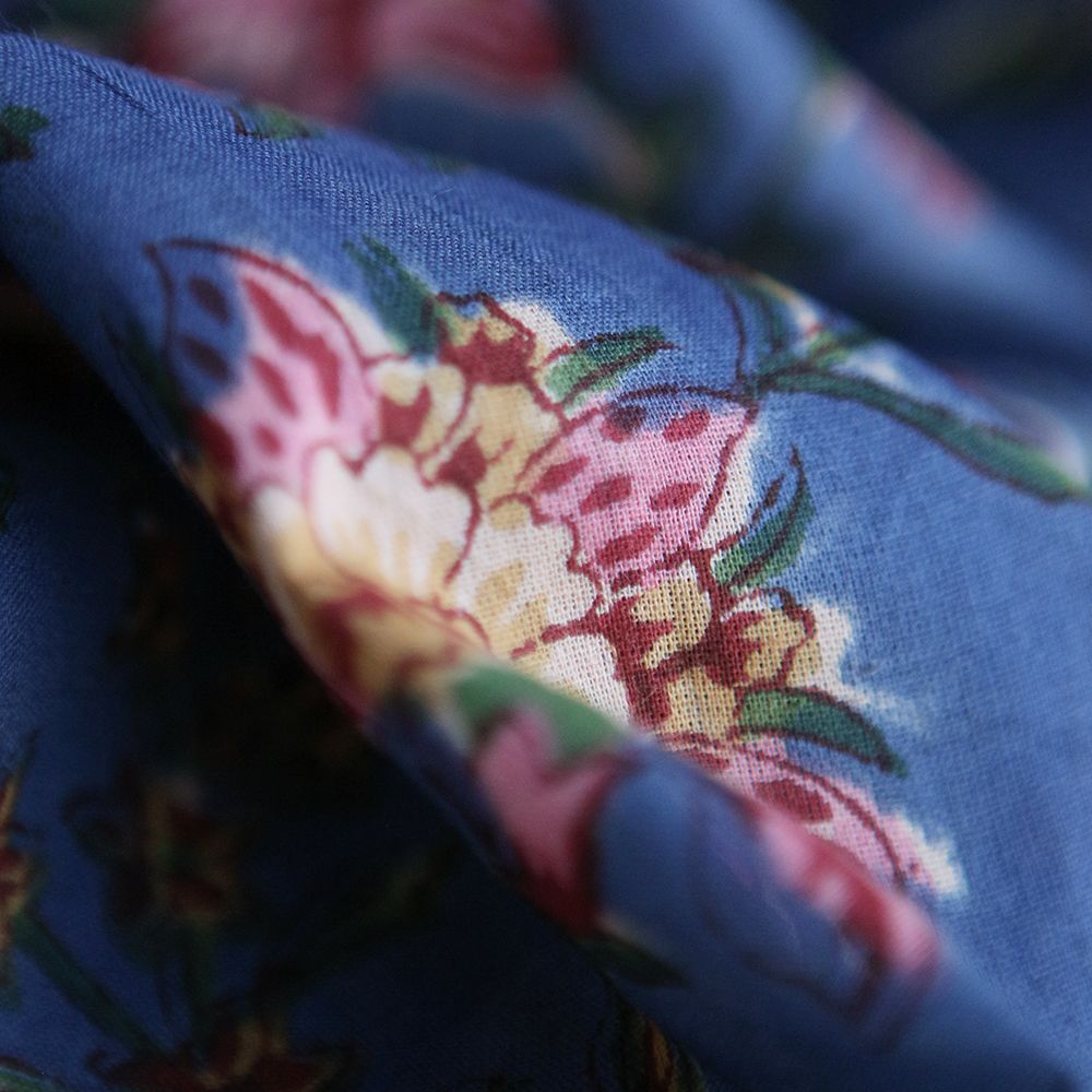 Saanvi - Tissu indien en coton imprimé main, hand block fleuri sur fond bleu