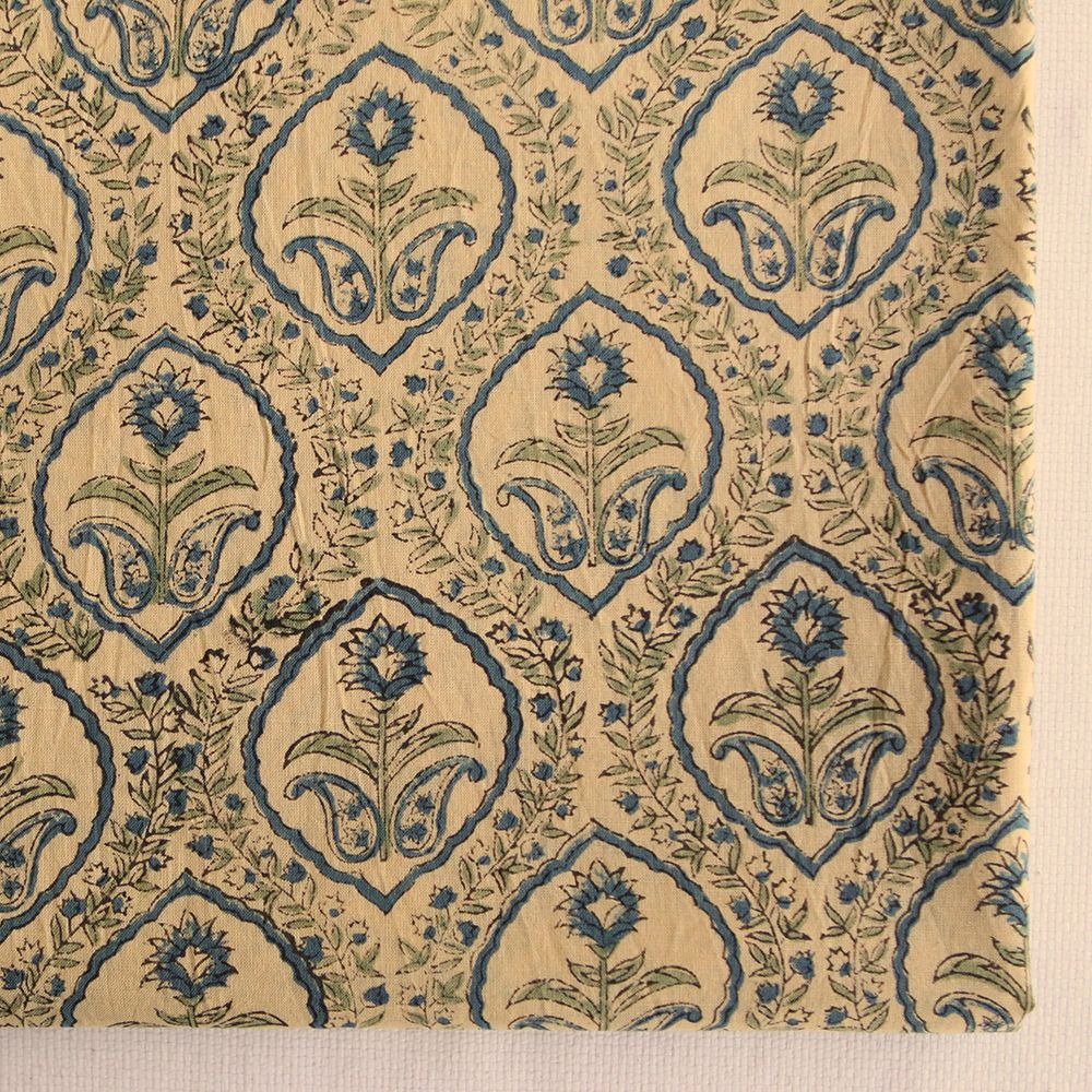 Kalyani B - Tissu indien en coton imprimé main, hand block bleu sur fond beige