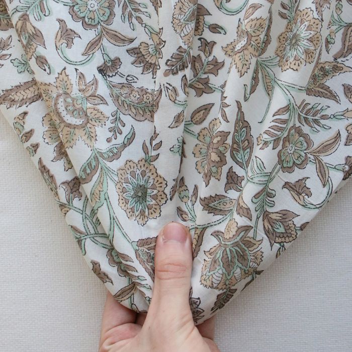 Padma - Tissu indien en coton imprimé main, hand block marron, beige et vert naturel