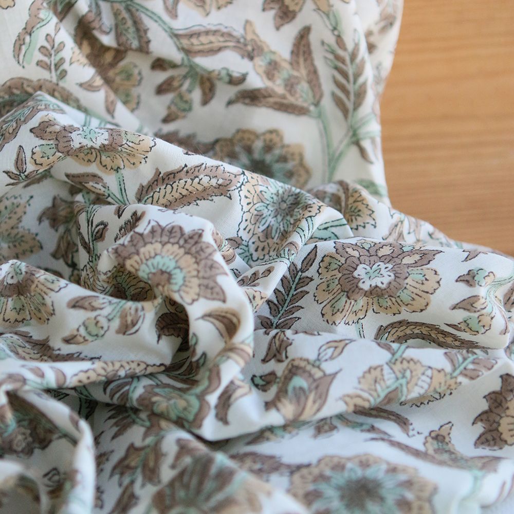 Padma - Tissu indien en coton imprimé main, hand block marron, beige et vert naturel