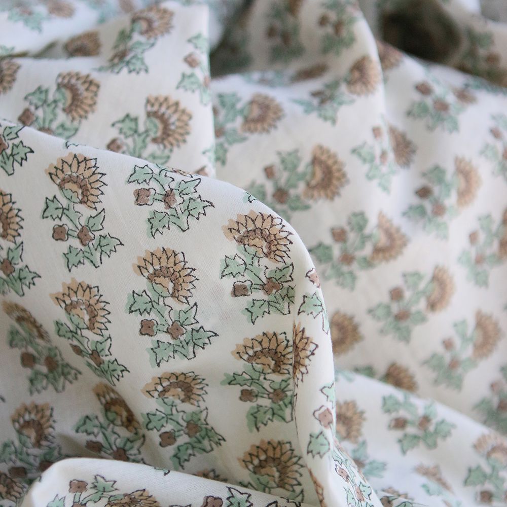 Padma B - Tissu indien en coton imprimé main, hand block marron, beige et vert naturel