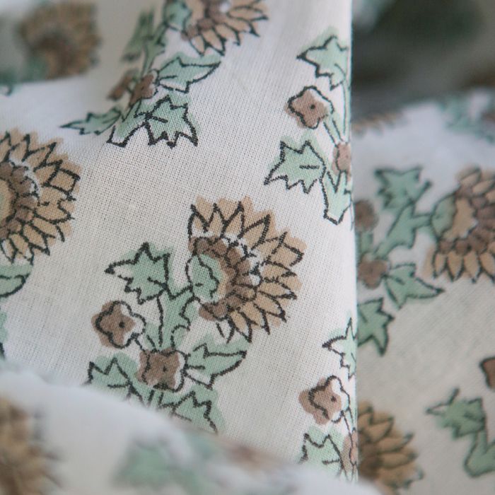 Padma B - Tissu indien en coton imprimé main, hand block marron, beige et vert naturel
