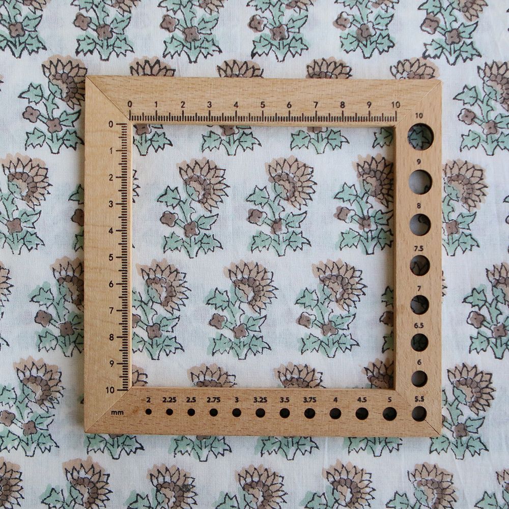 Padma B - Tissu indien en coton imprimé main, hand block marron, beige et vert naturel