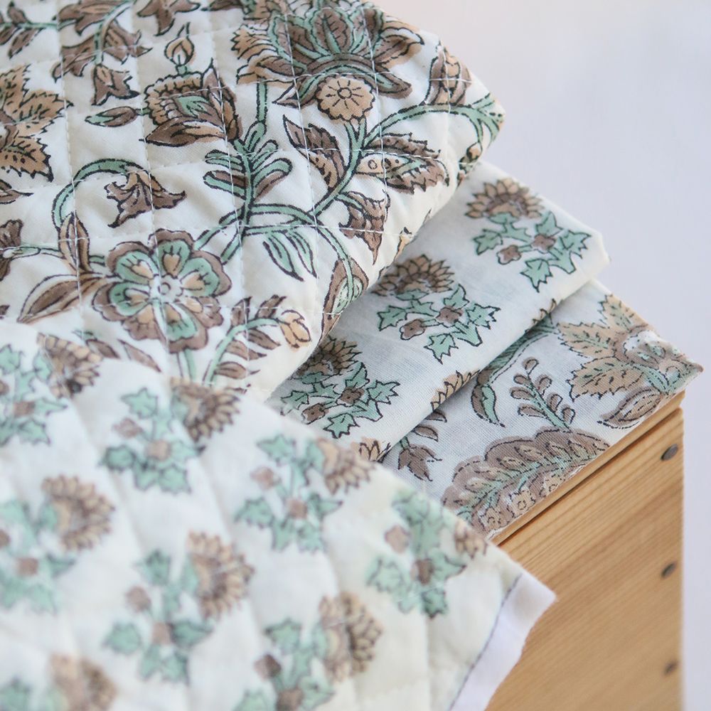 Padma B - Tissu indien en coton imprimé main, hand block marron, beige et vert naturel