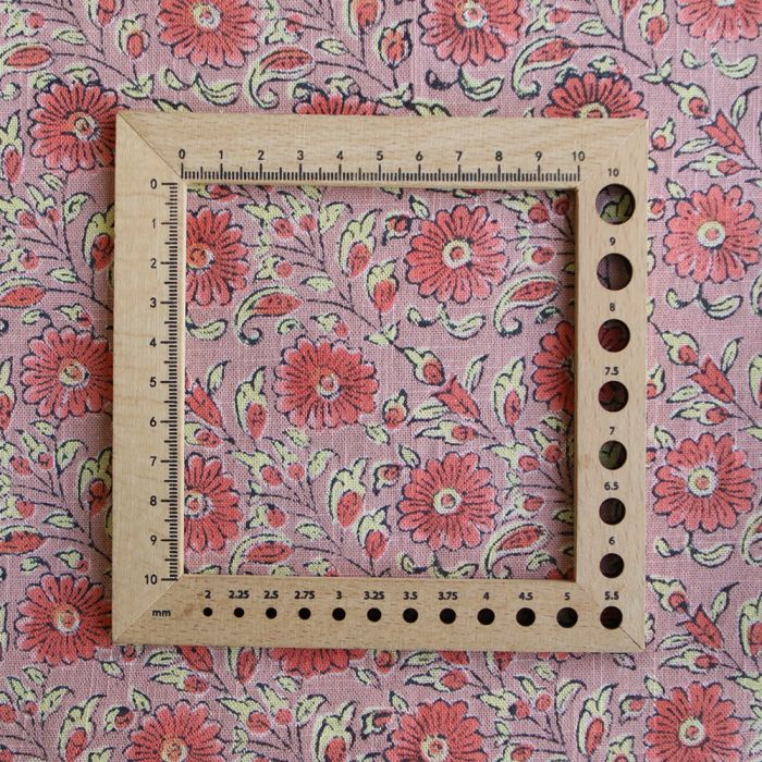 Amita - Tissu indien en coton lavé imprimé main, hand block rose, corail et jaune pâle
