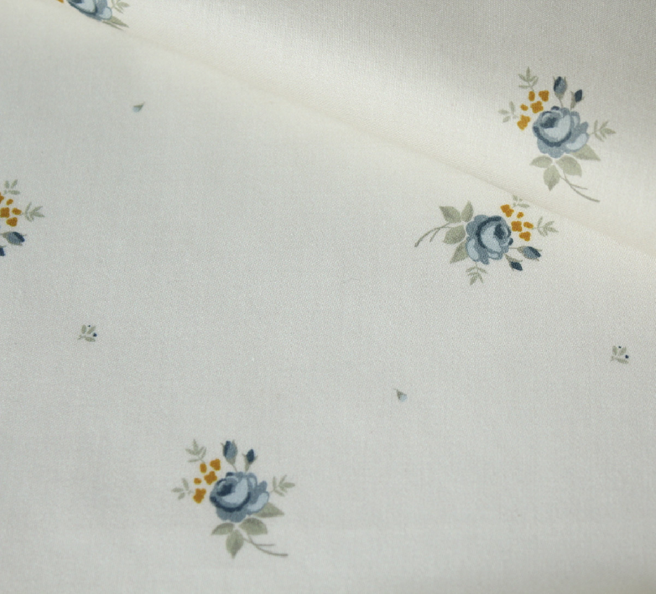 Coton satiné motif Lily exclusif Batikou fond crème